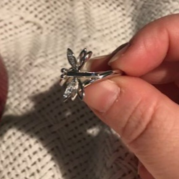 ⭐️Host Pick⭐️ 18K White Gold Dragonfly Ring with Diamonds - Size 7 1/4 - Picture 6 of 11